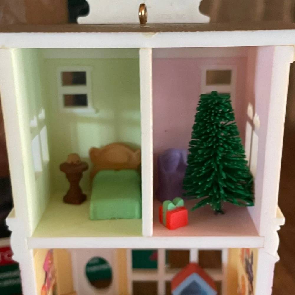 Hallmark Collector's Series 1985 ~ 2nd in Series Nostalgic Dollhouse ~ Toy Shop
